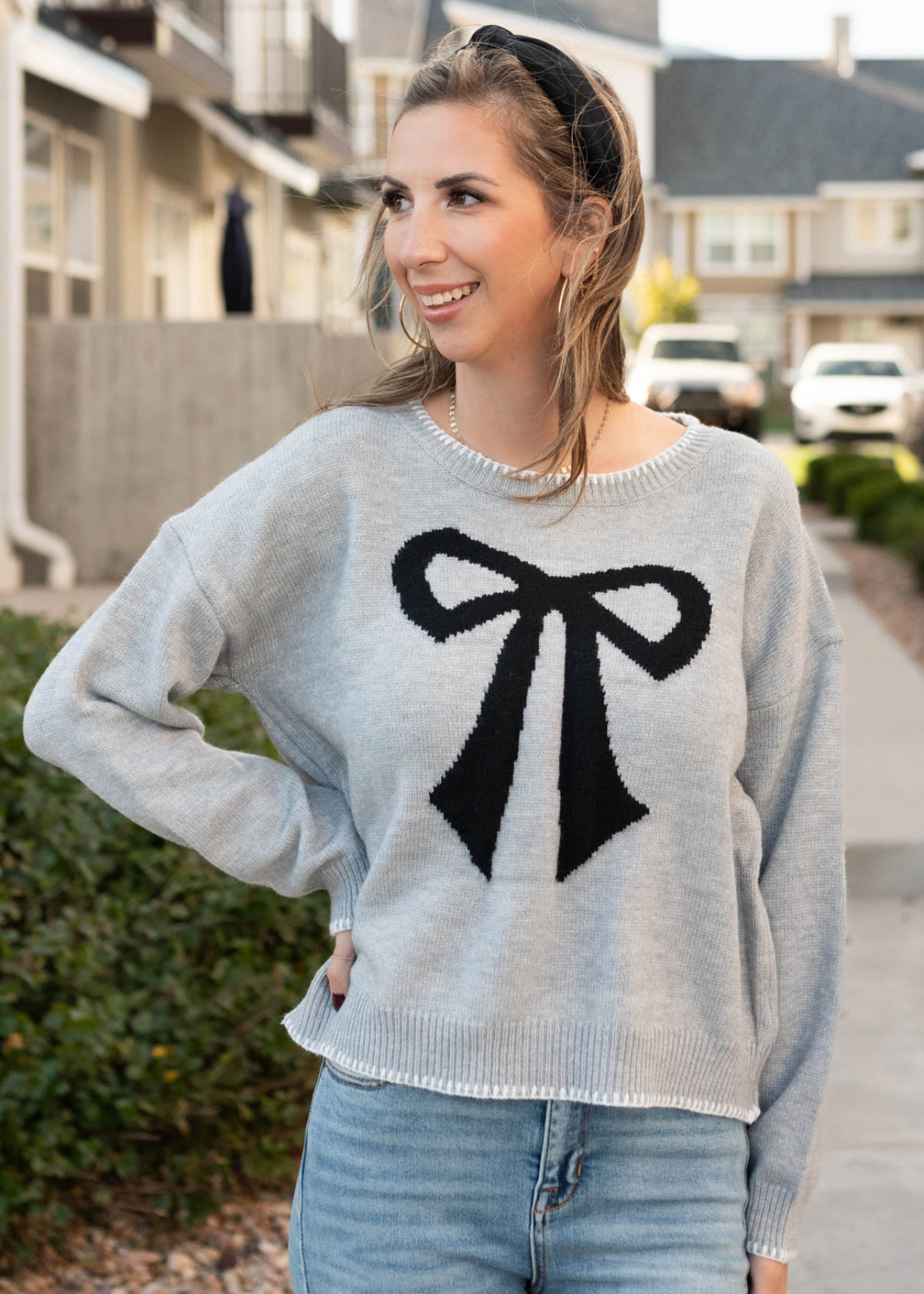 Heather grey bow sweater with long sleeves with white trim