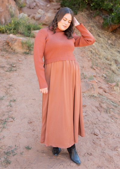 Chestnut satin sweater dress with long sleeves in plus size