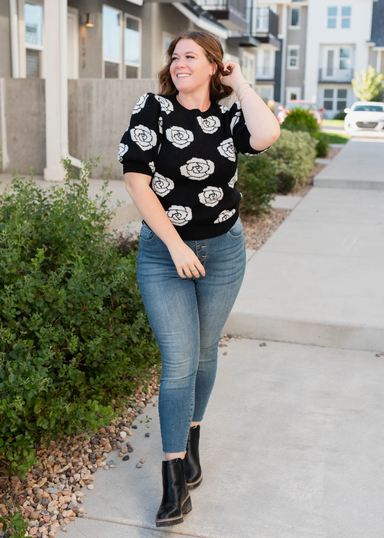 Short sleeve black floral print sweater