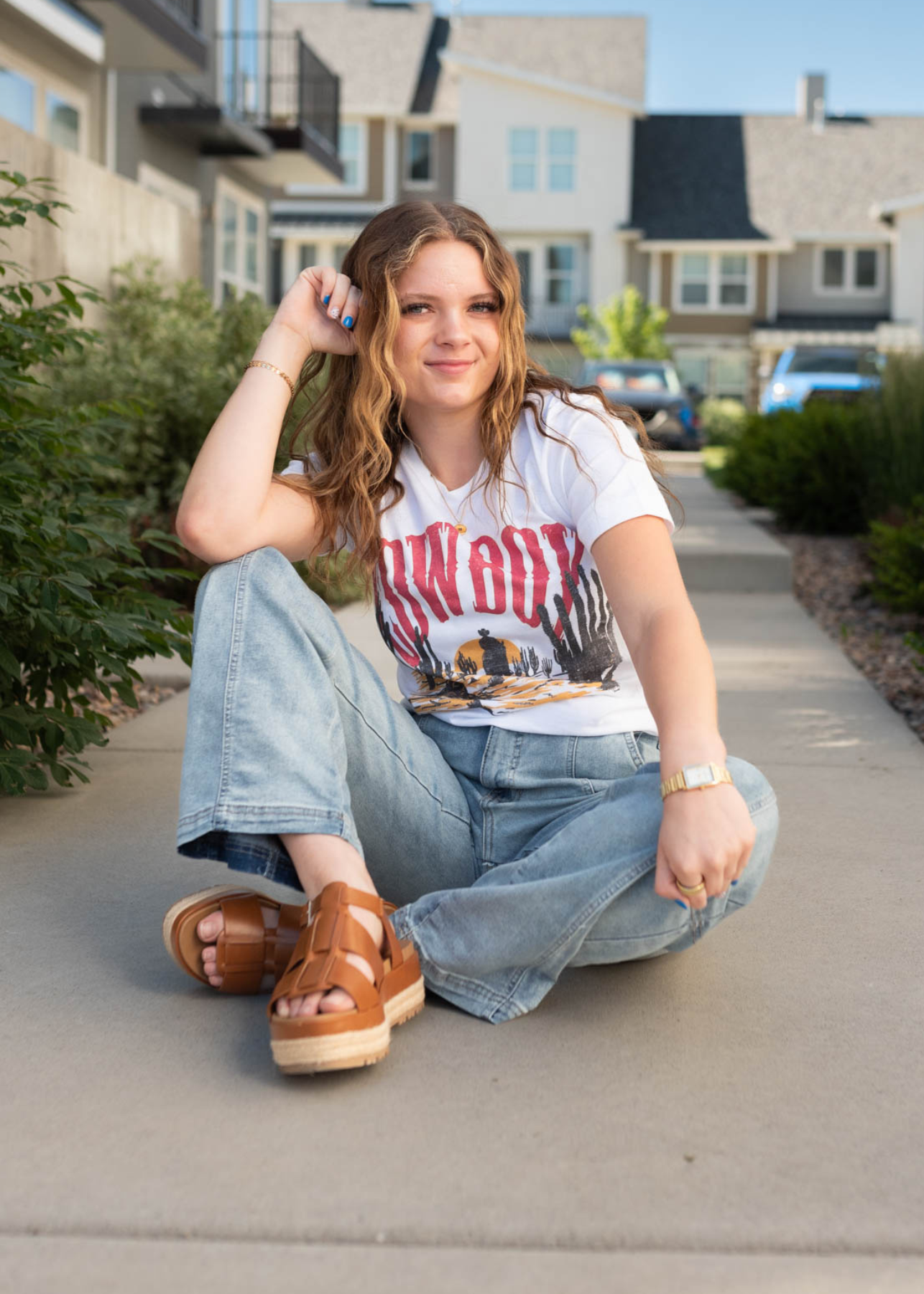 Light wash cargo jeans with pockets