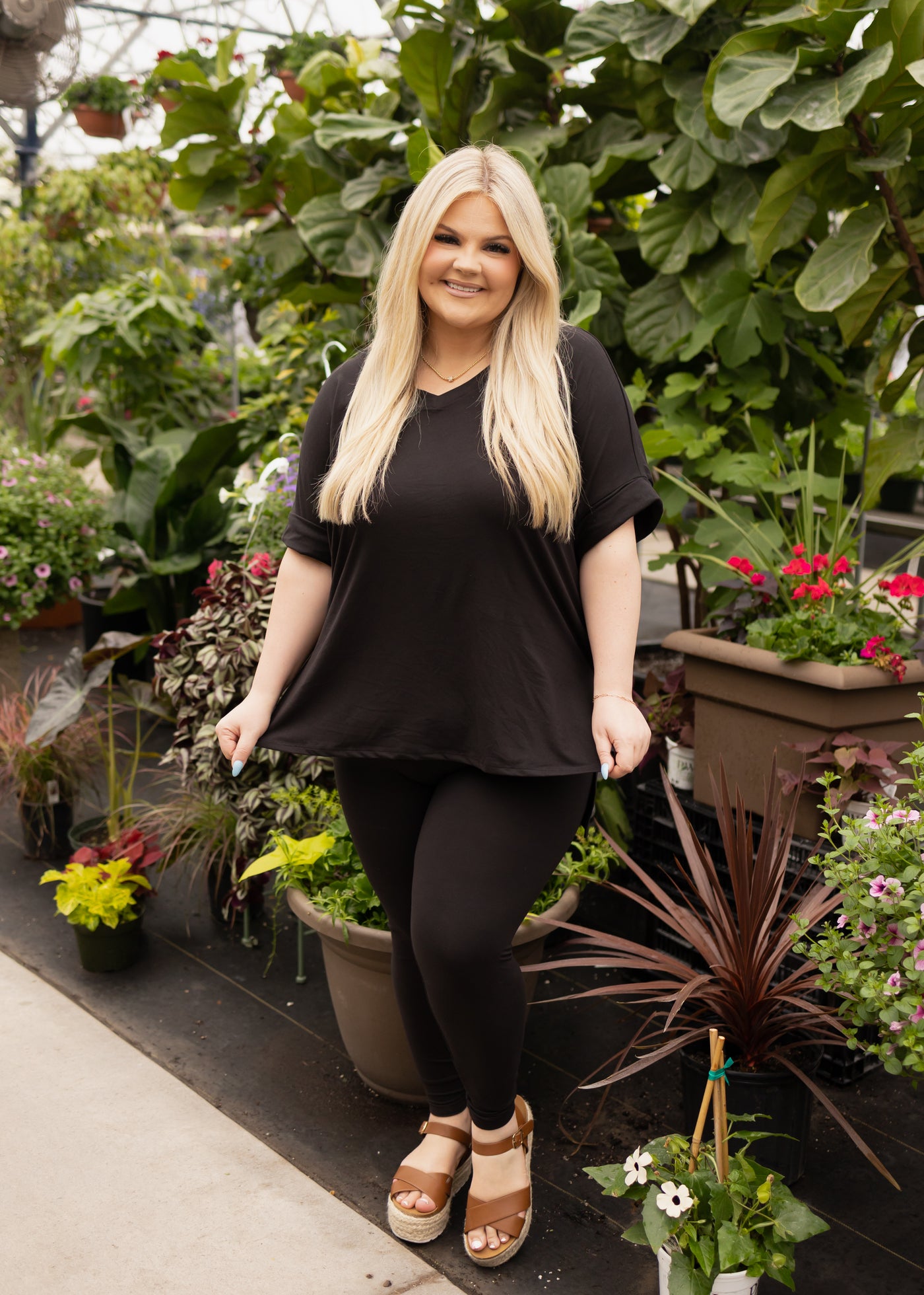 Plus size short sleeve black legging set with v-neck