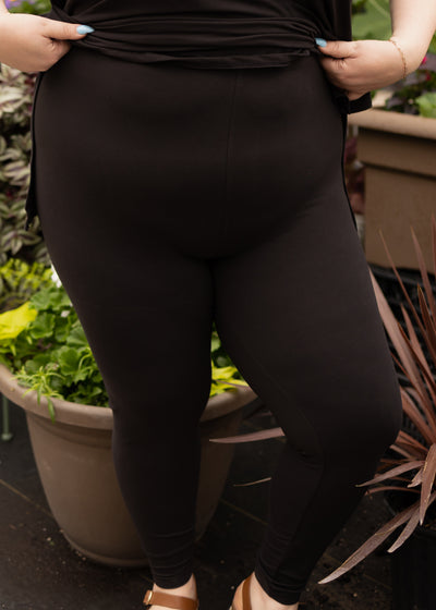 Plus size pants of black leggings