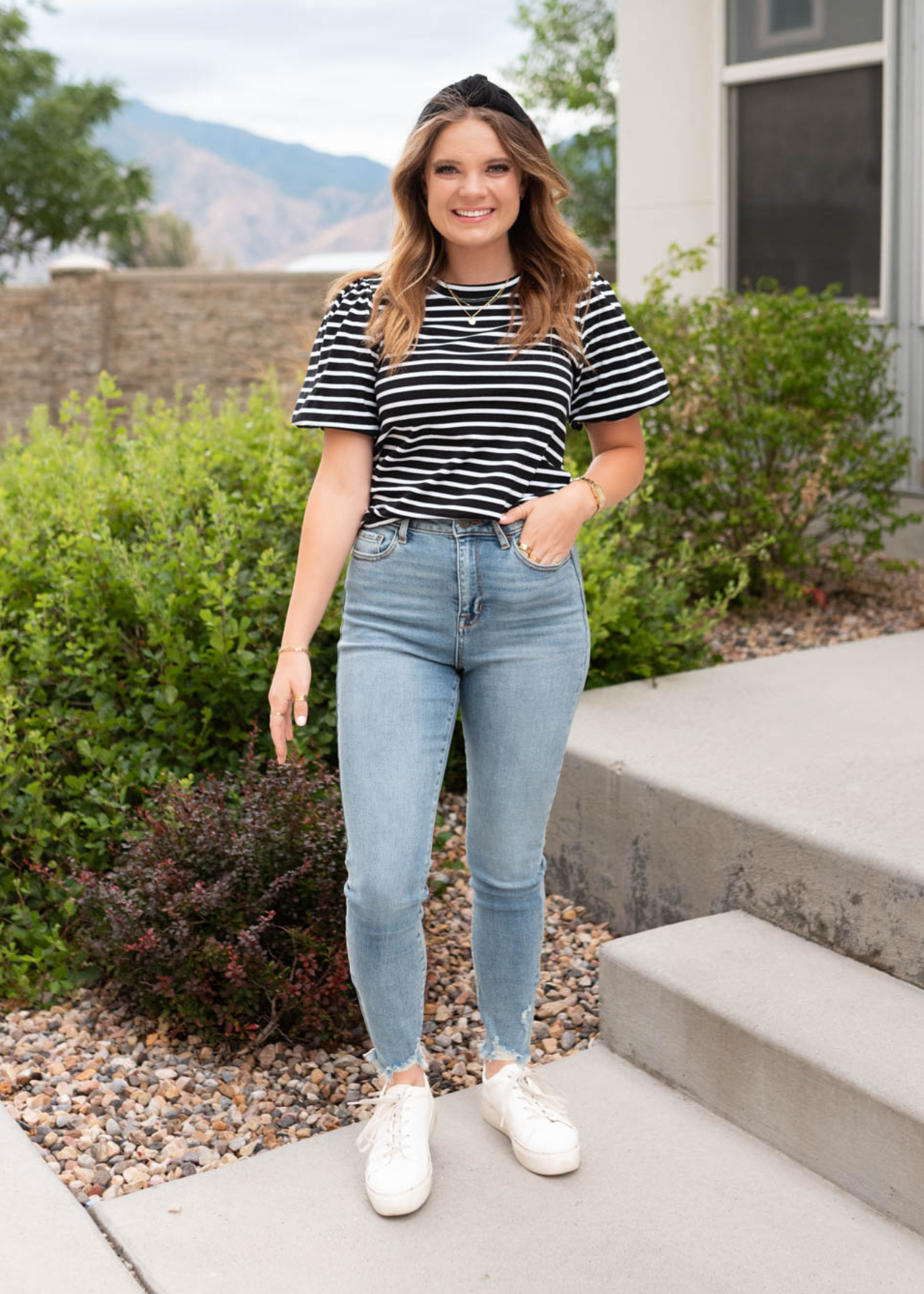 Short sleeve black stripe puff sleeve top