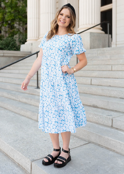 Blue daisy dress with short sleeves