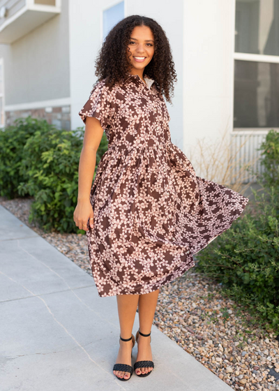 Brown floral dress with short sleeves