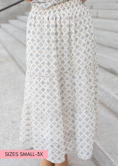 Cream pattern chiffon skirt with pockets