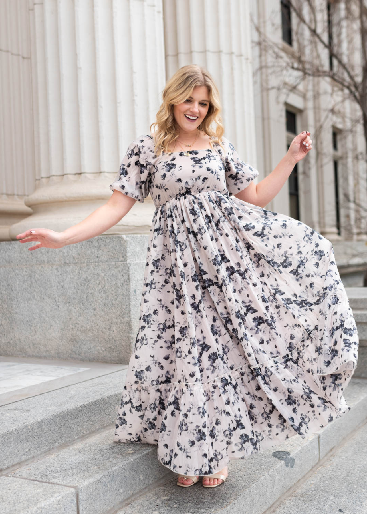 Short sleeve floral dress with black flowers