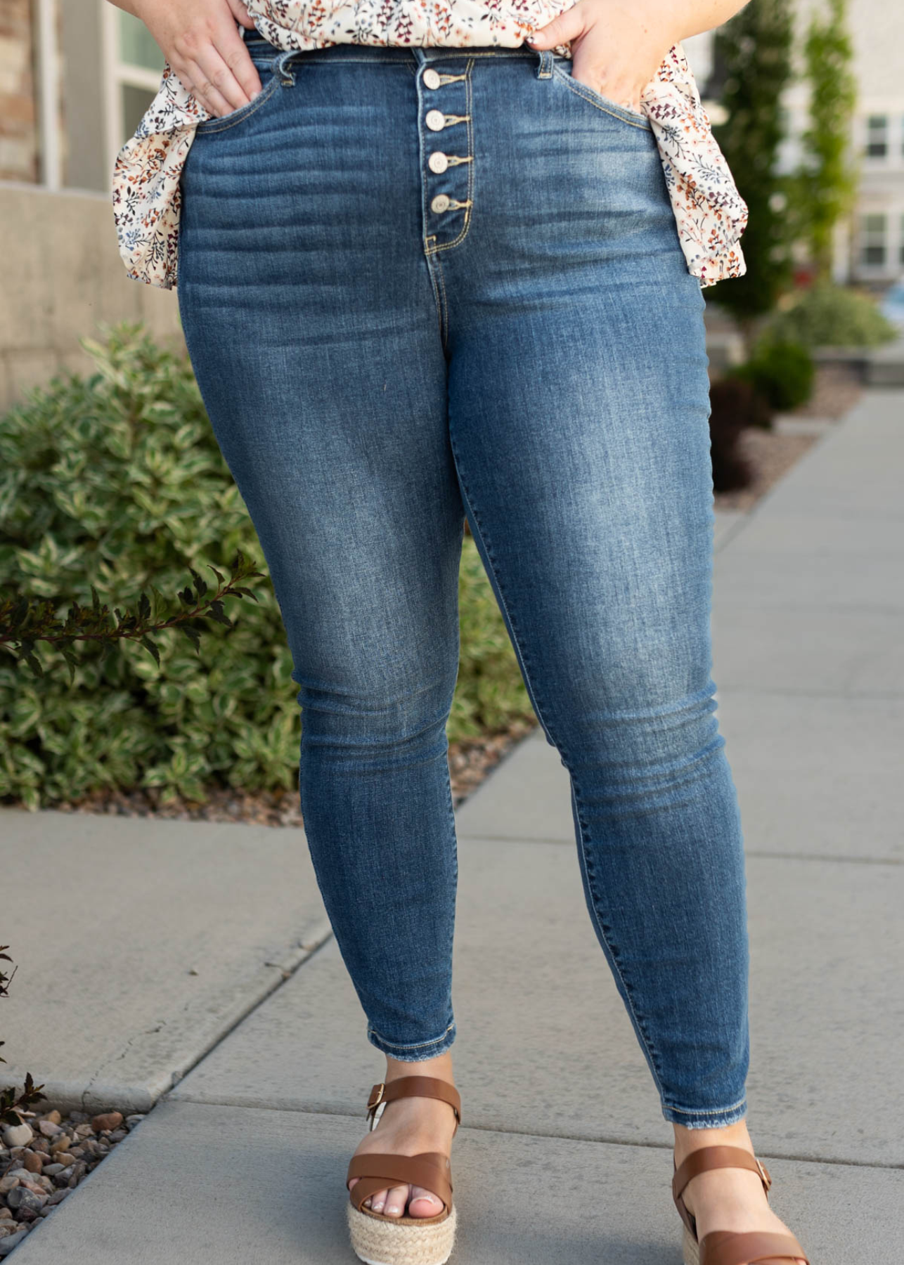 Curvy medium wash jeans