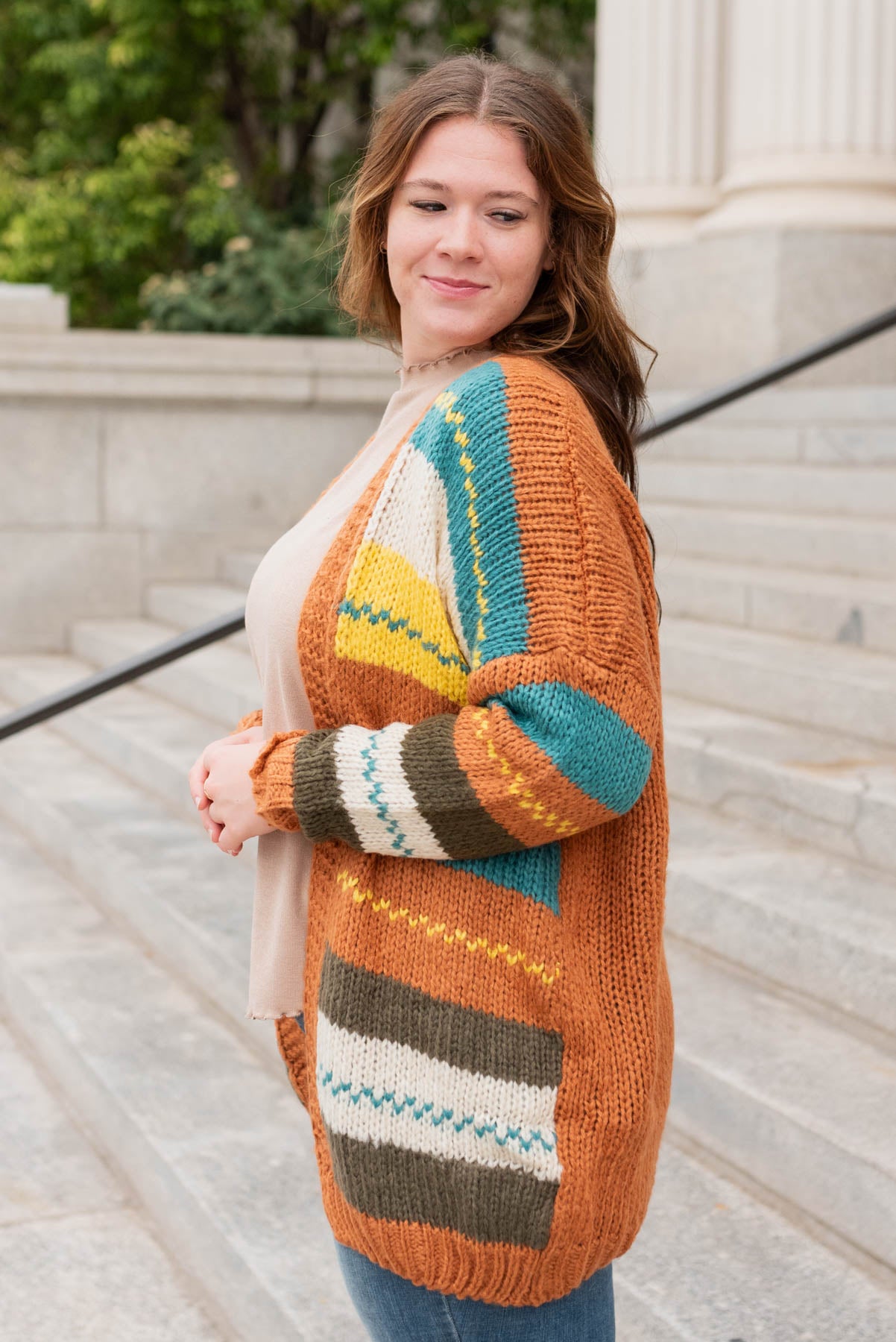 Side view of the color block rust cardigan in plus size