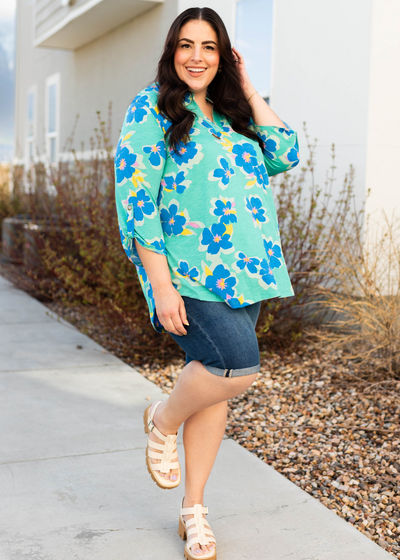 V-neck plus size green floral top