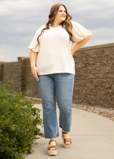 Plus size crop denim jeans with a frayed hem. 