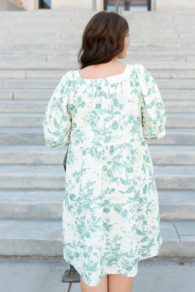 Back view of the gree floral tiered dress in plus size