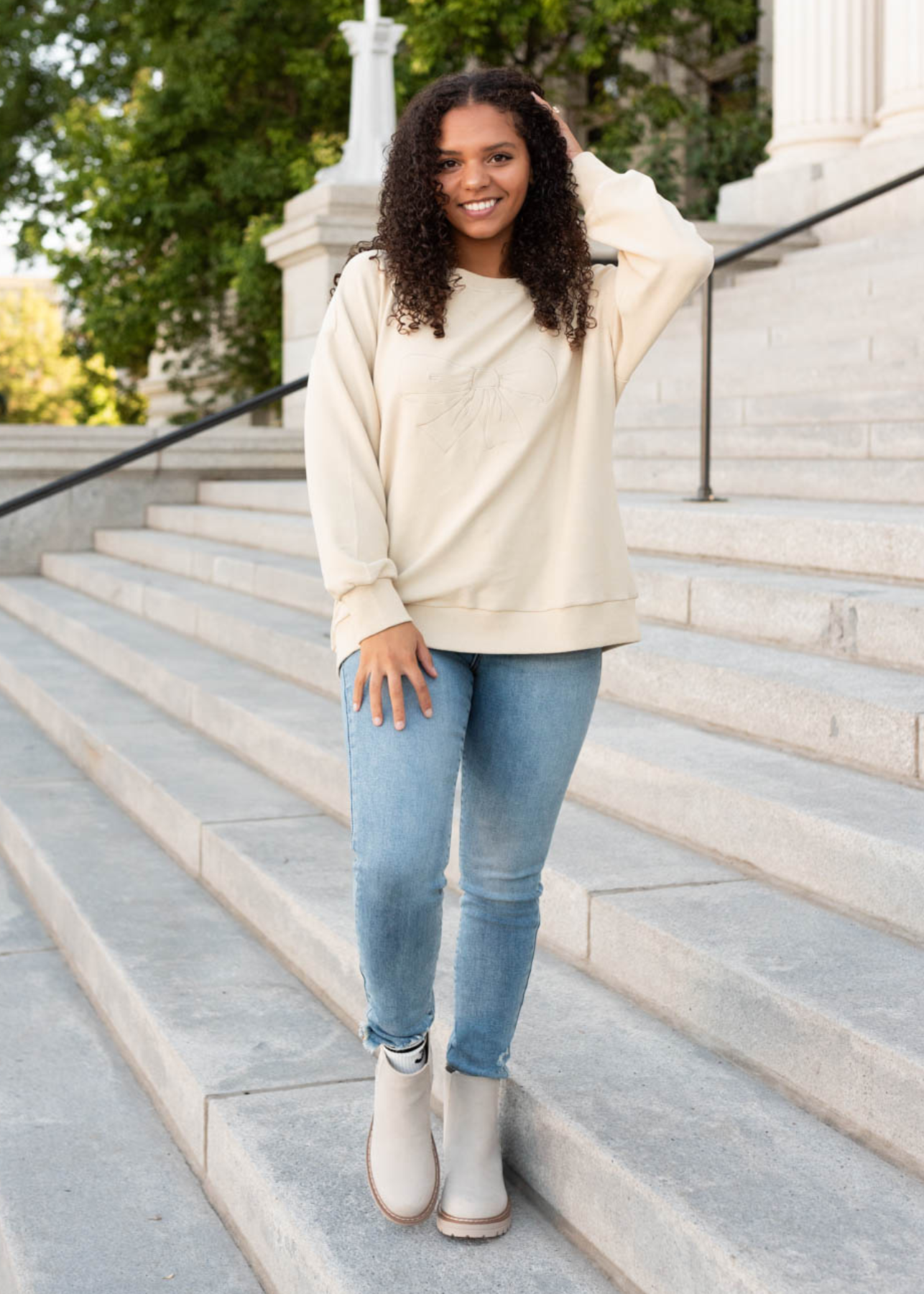 Beige emroidered bow pullover