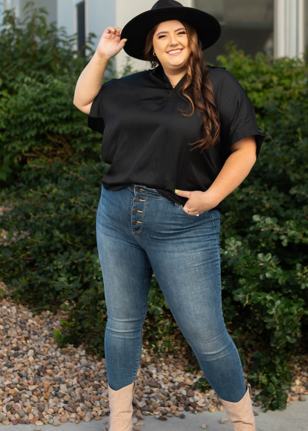 Short sleeve plus size black top