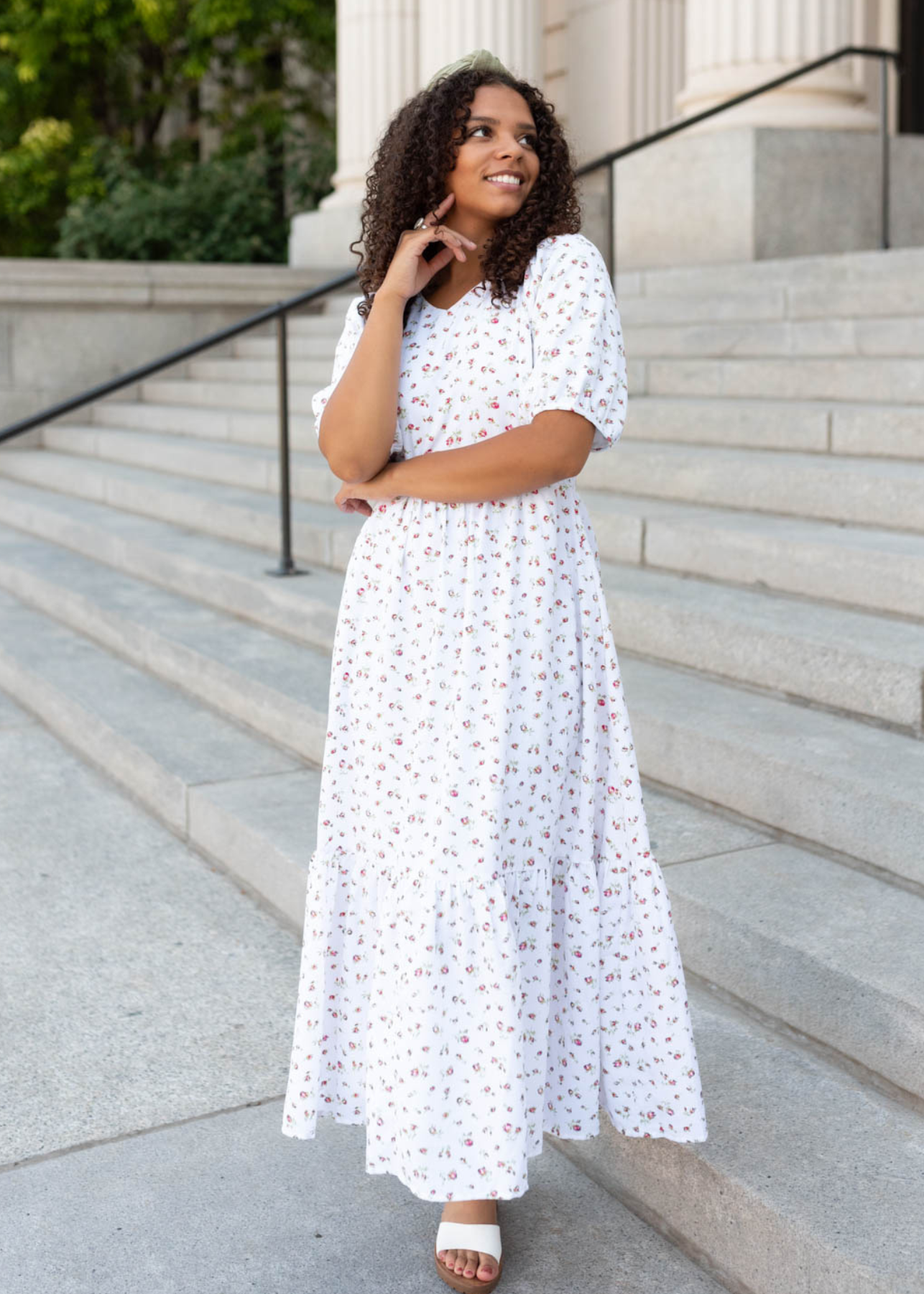 White red dress with short sleeves