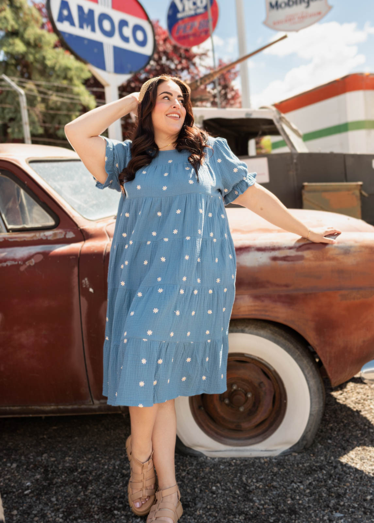 Blue floral dot dress with short sleeves in plus size