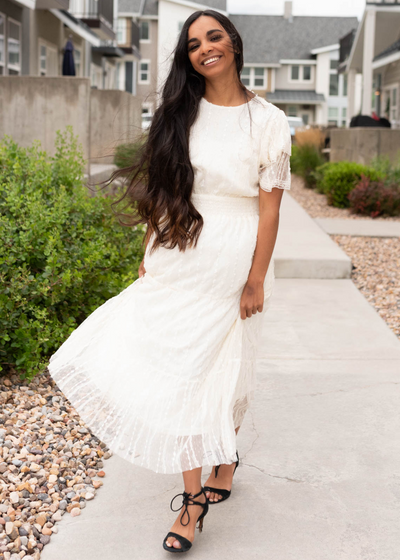 Cream lace dress with short sleeves