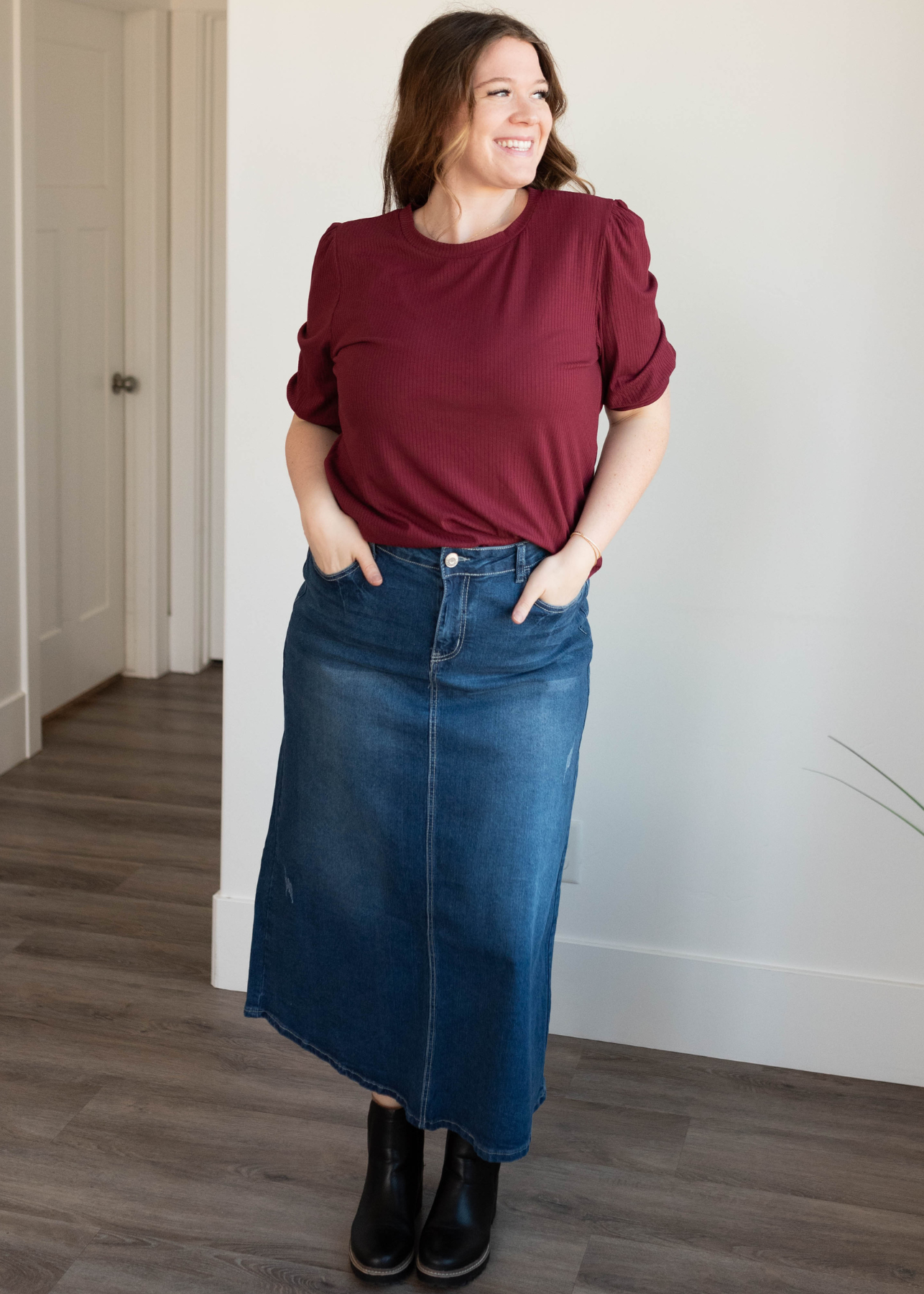 Indigo denim skirt in plus size with pockets