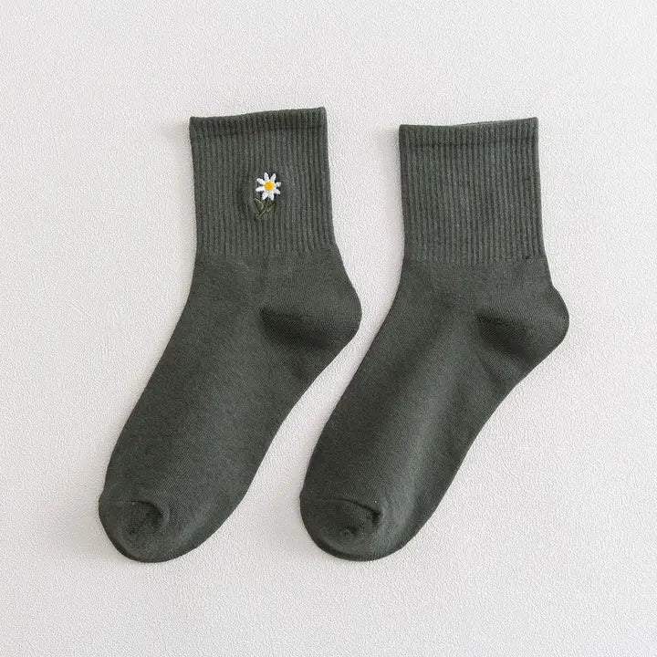 Lennie Dark Green Embroidered Flower Socks