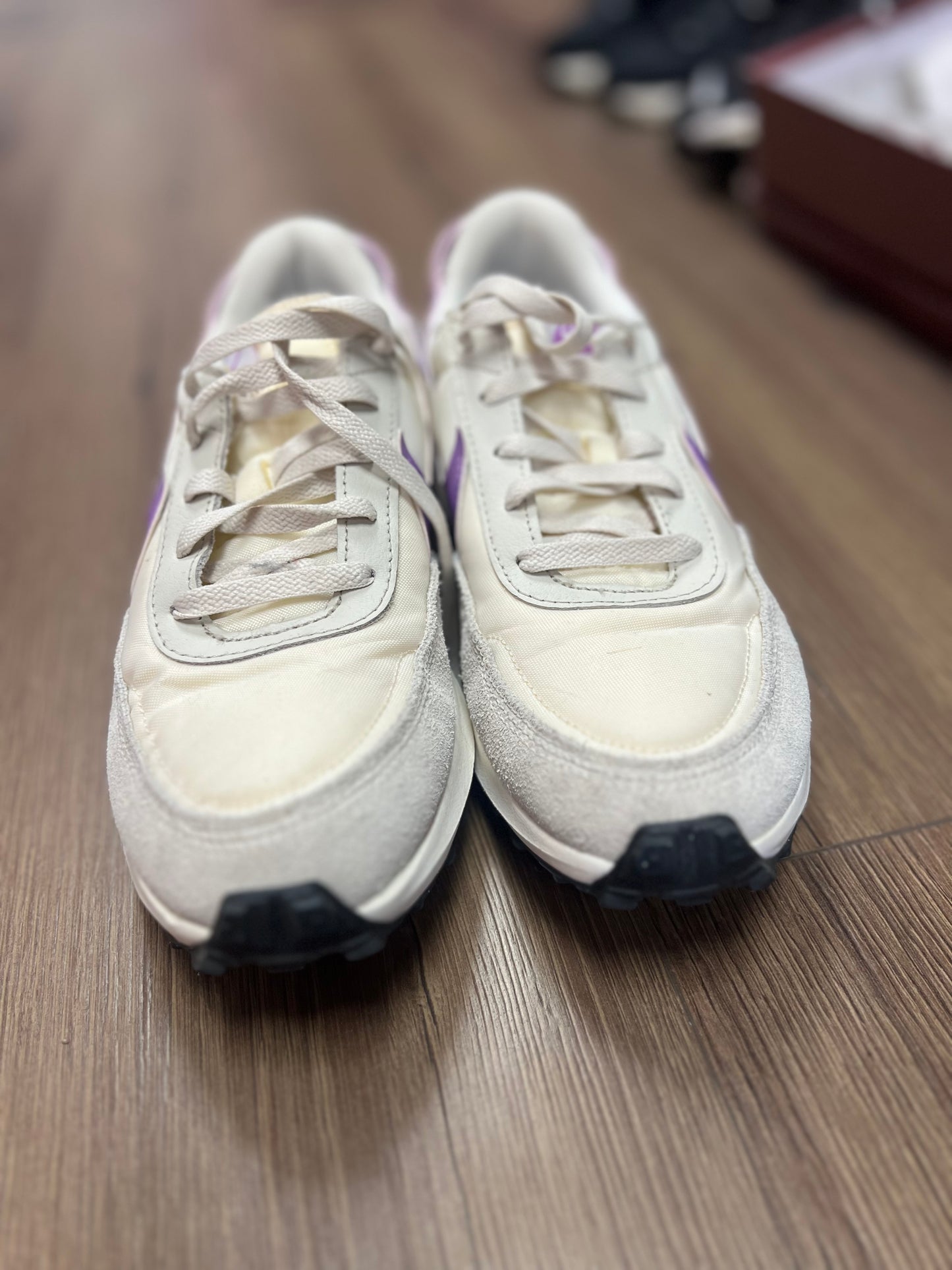 (8.5) Women’s Nikes