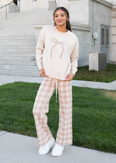 Gingham sweater pants with a tie at the waist