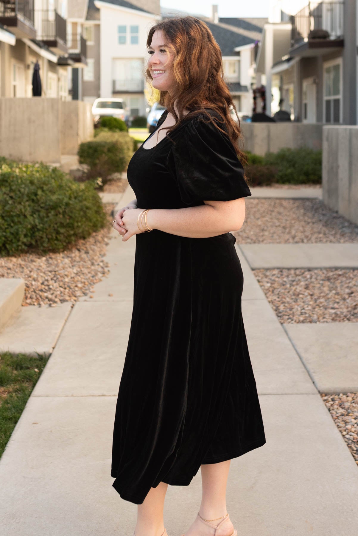 Side view of the black velvet dress in plus size