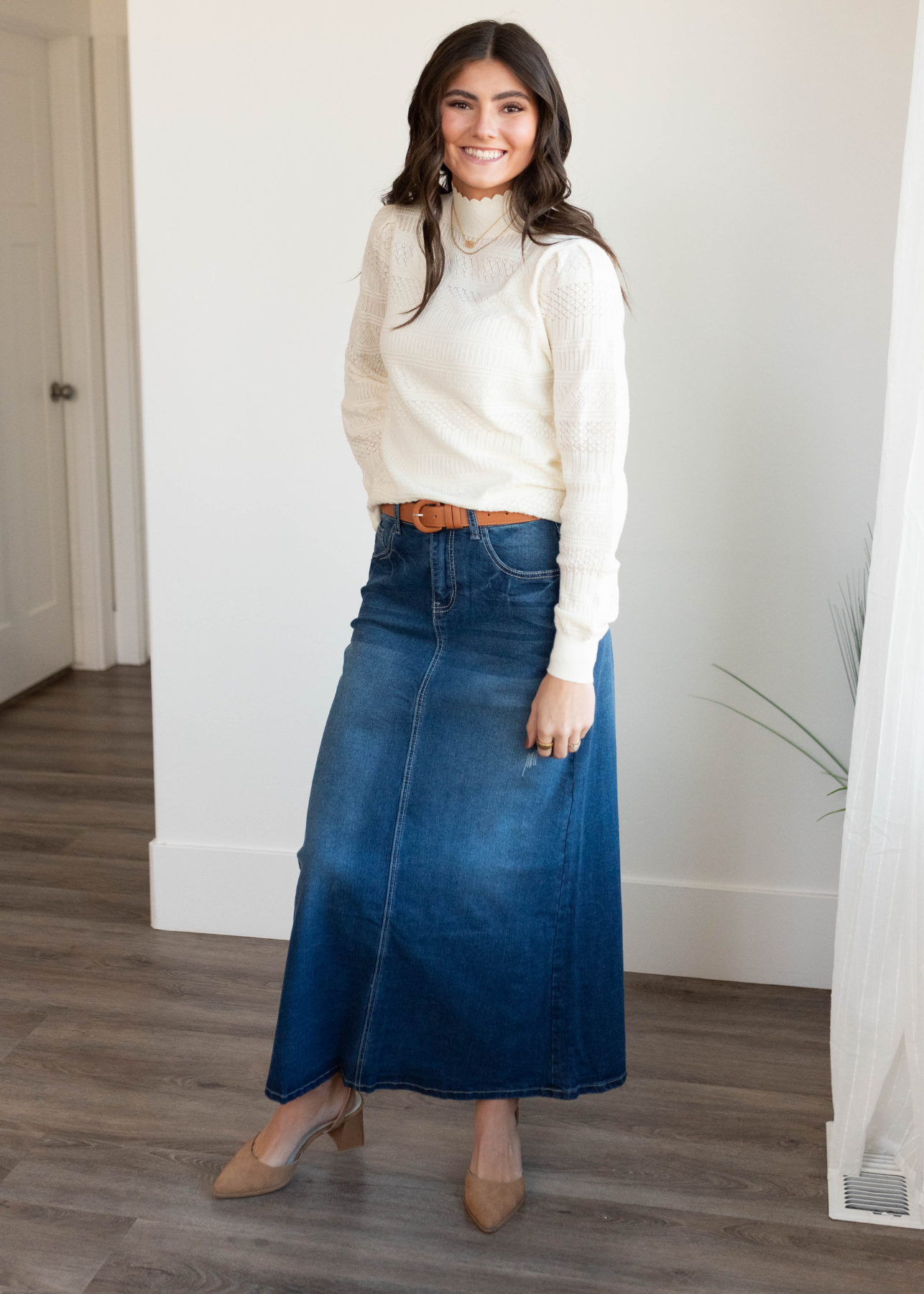 Indigo wash denim skirt with front pockets