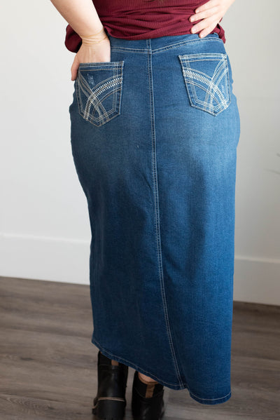 Back view of the plus size indigo wash denim skirt