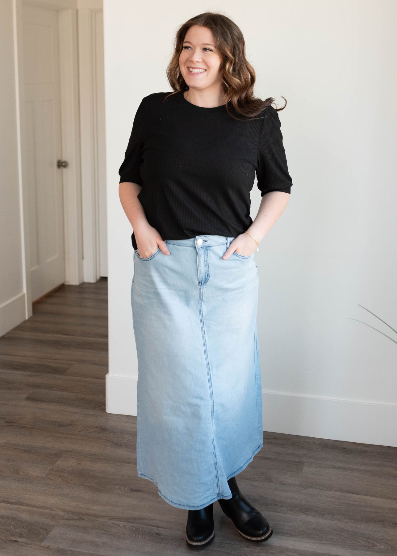 Zipper fly light wash indigo denim skirt with pockets