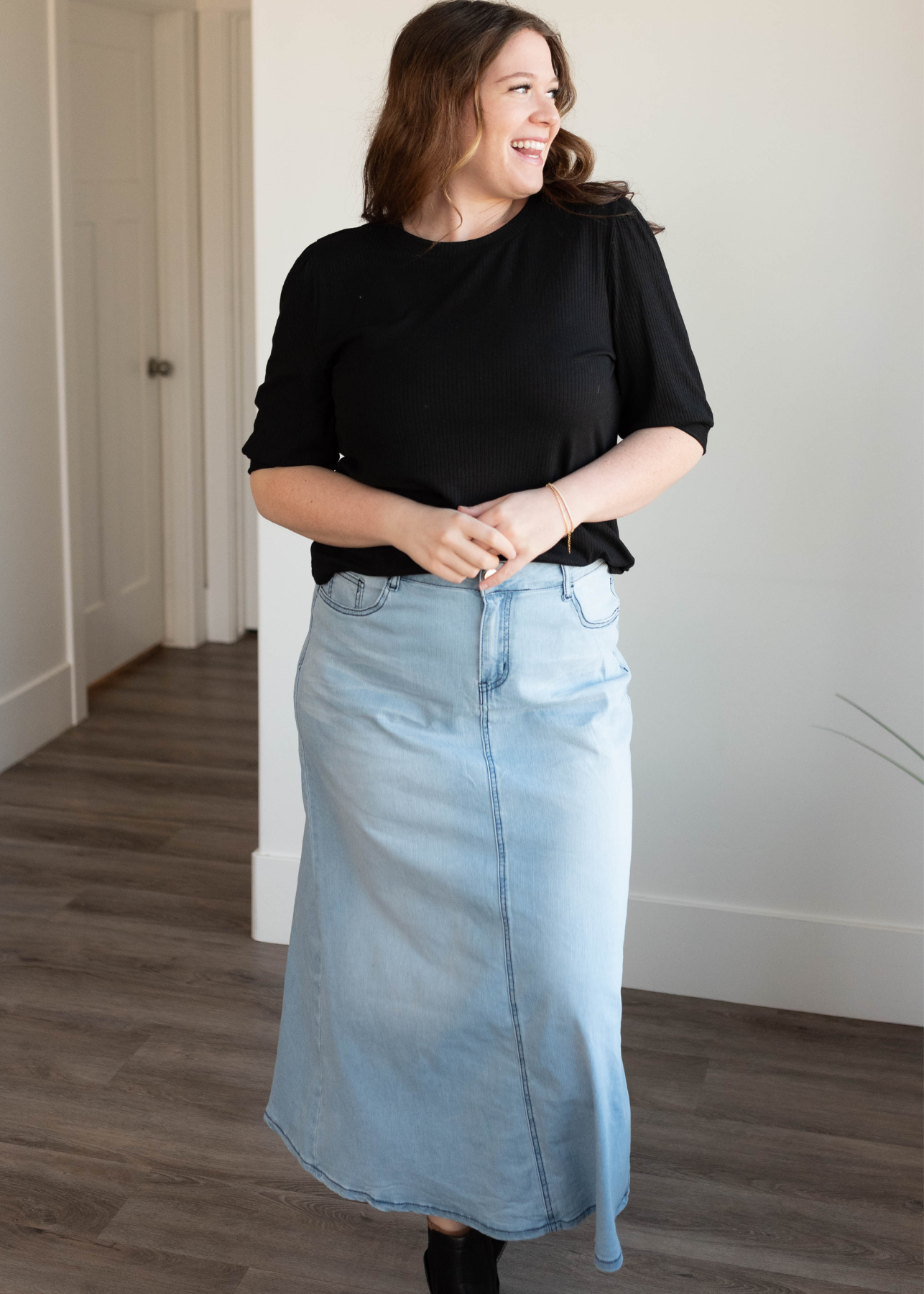 Plus size light wash indigo denim skirt with pockets