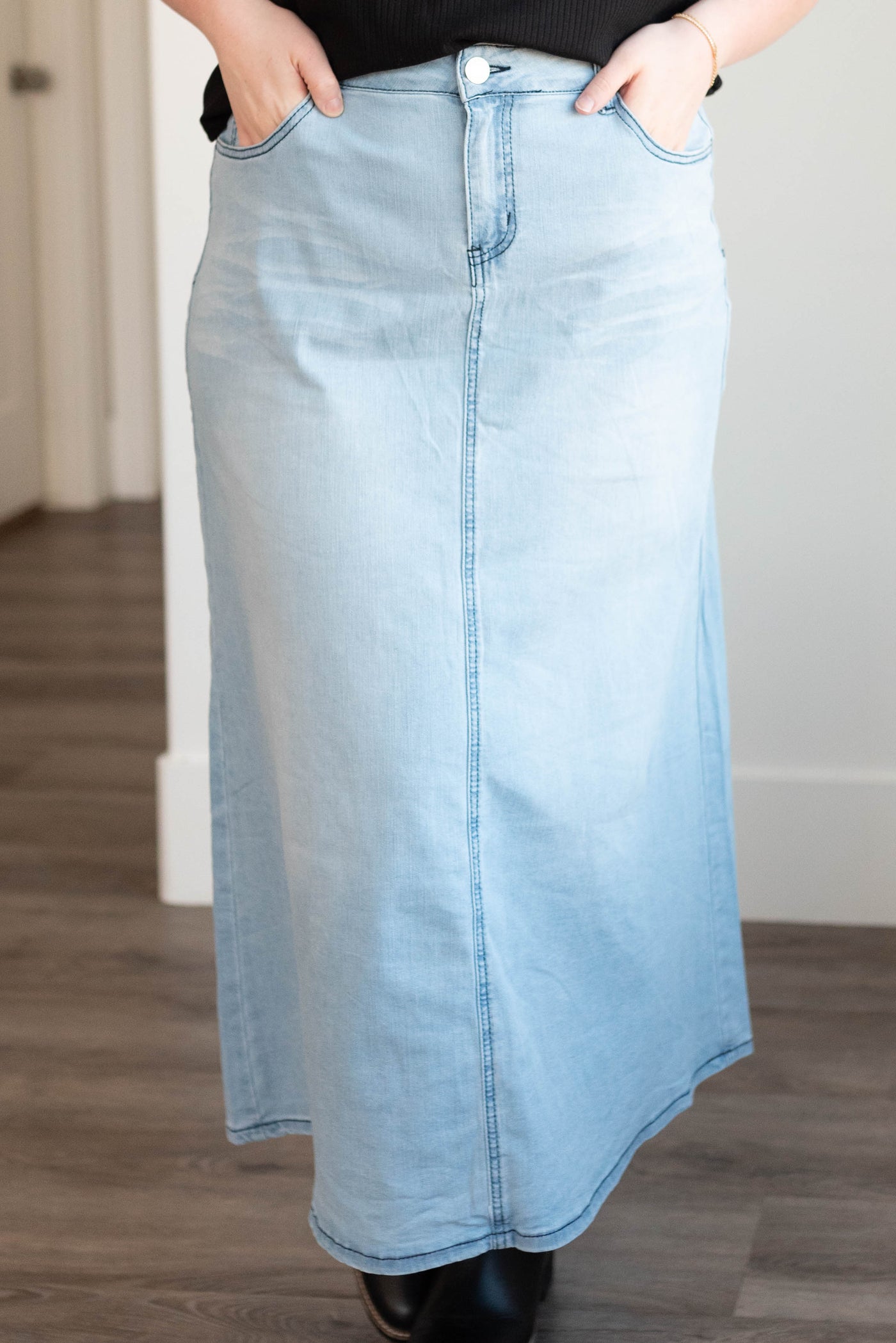 Plus size light wash indigo denim skirt with front and back pockets