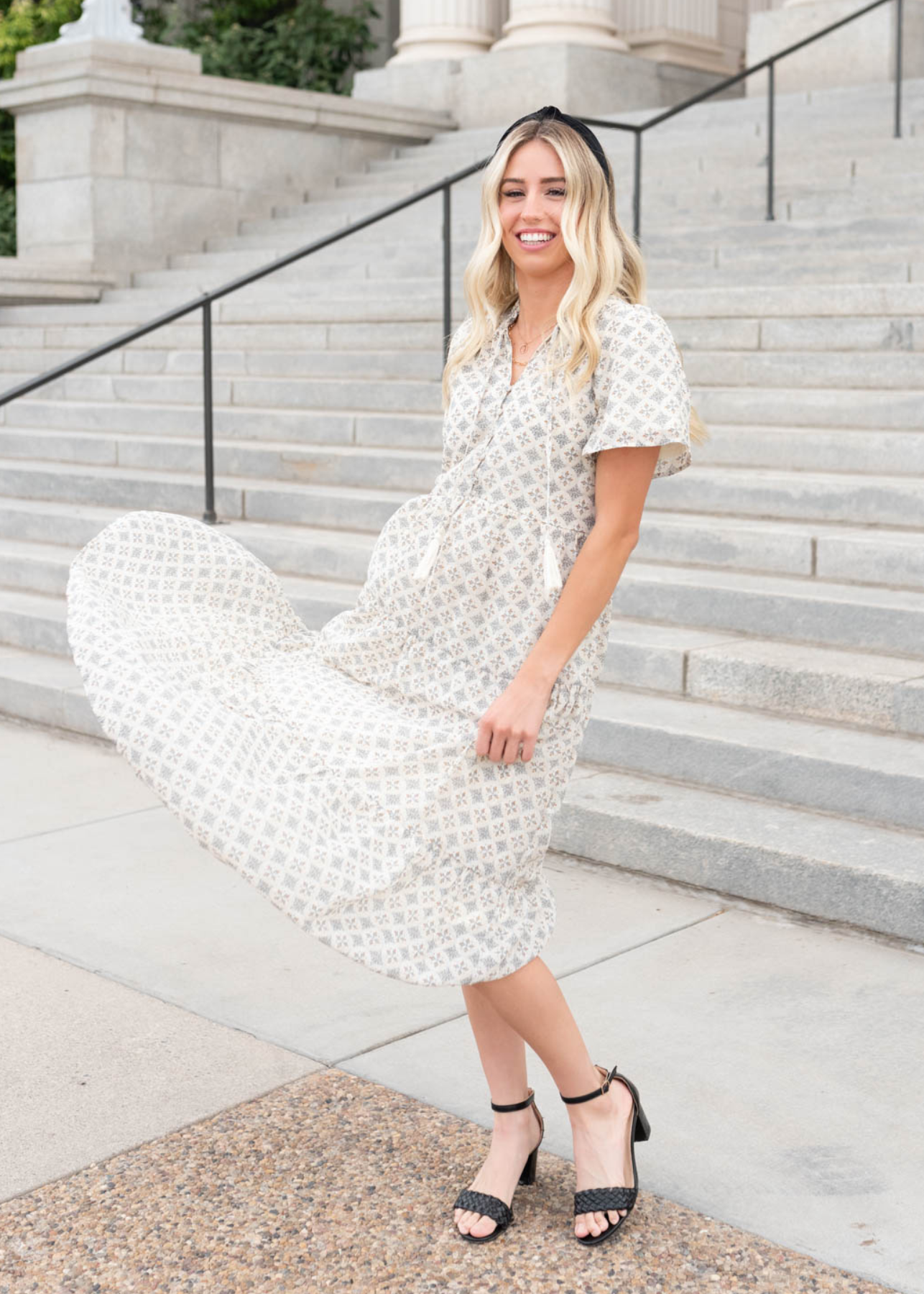 Cream pattern dress with short sleeves