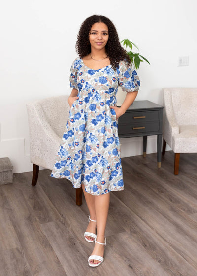 Wide square neck with a slight v-neck on the blue floral dress with pockets