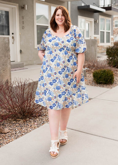 Plus size blue floral dress with pockets and short sleeves