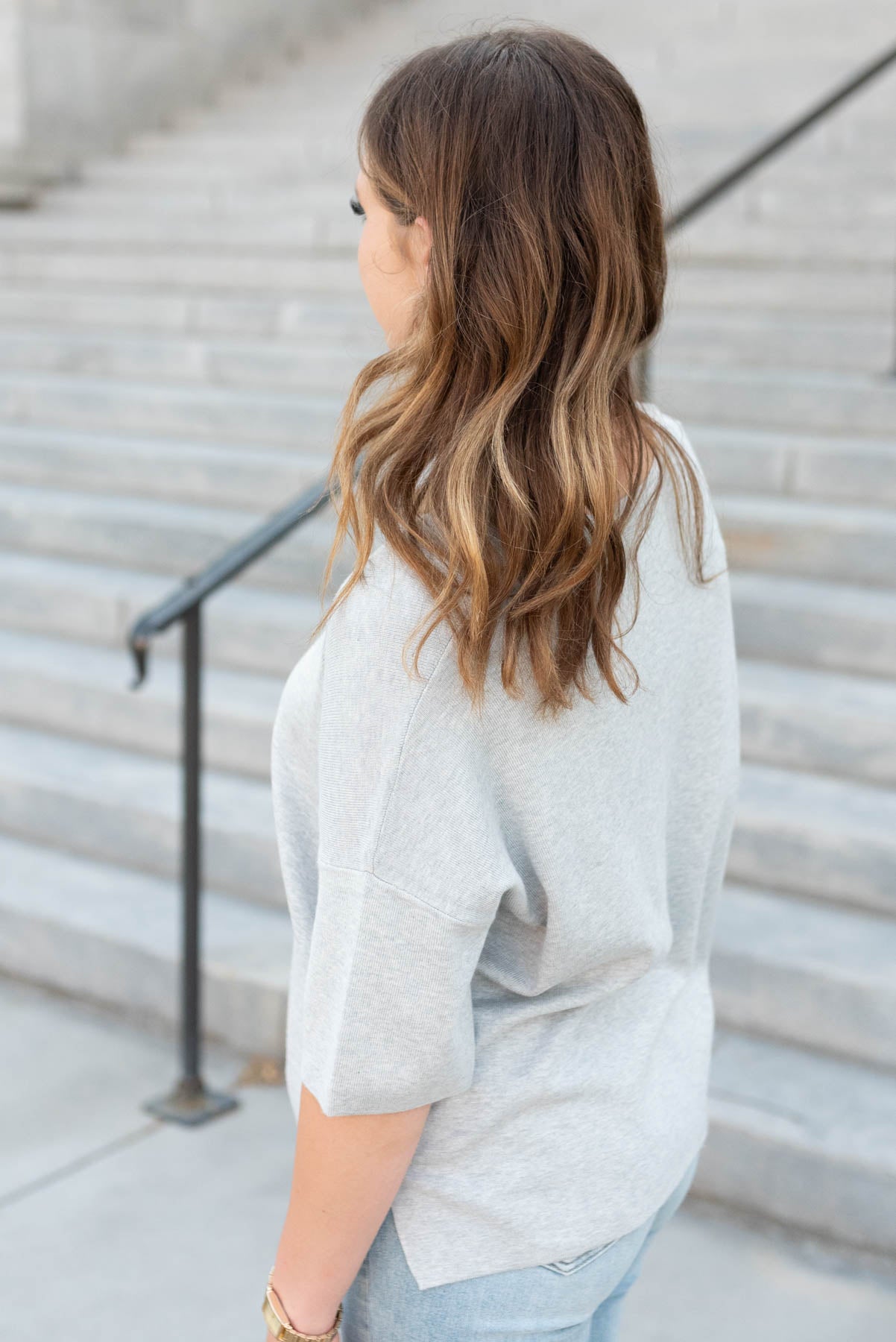 Side view of the heather grey v-neck top