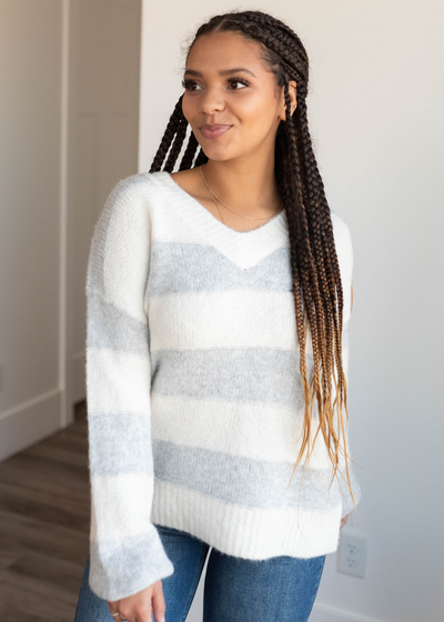 V-neck grey stripe sweater with long sleeves