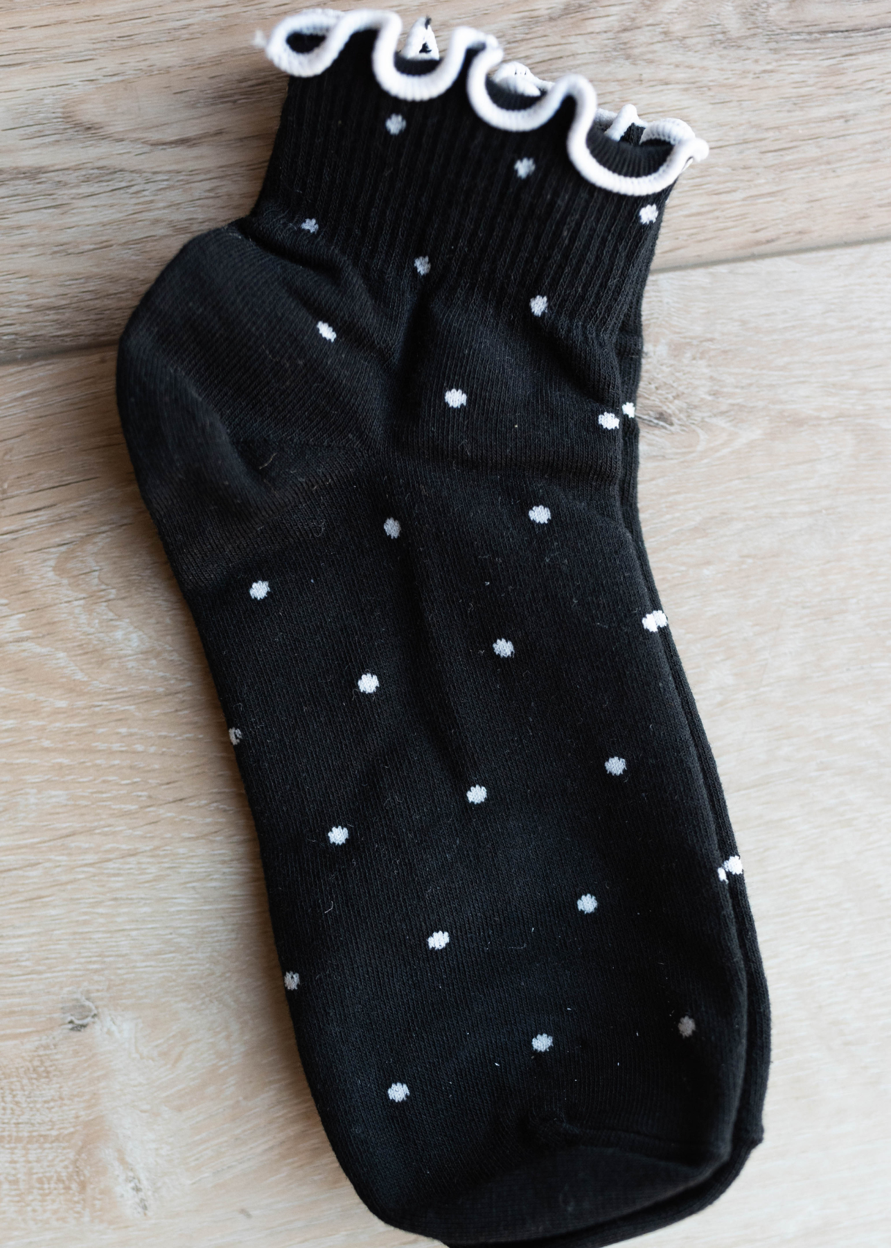 Aubrie Black Dot Ruffle Socks