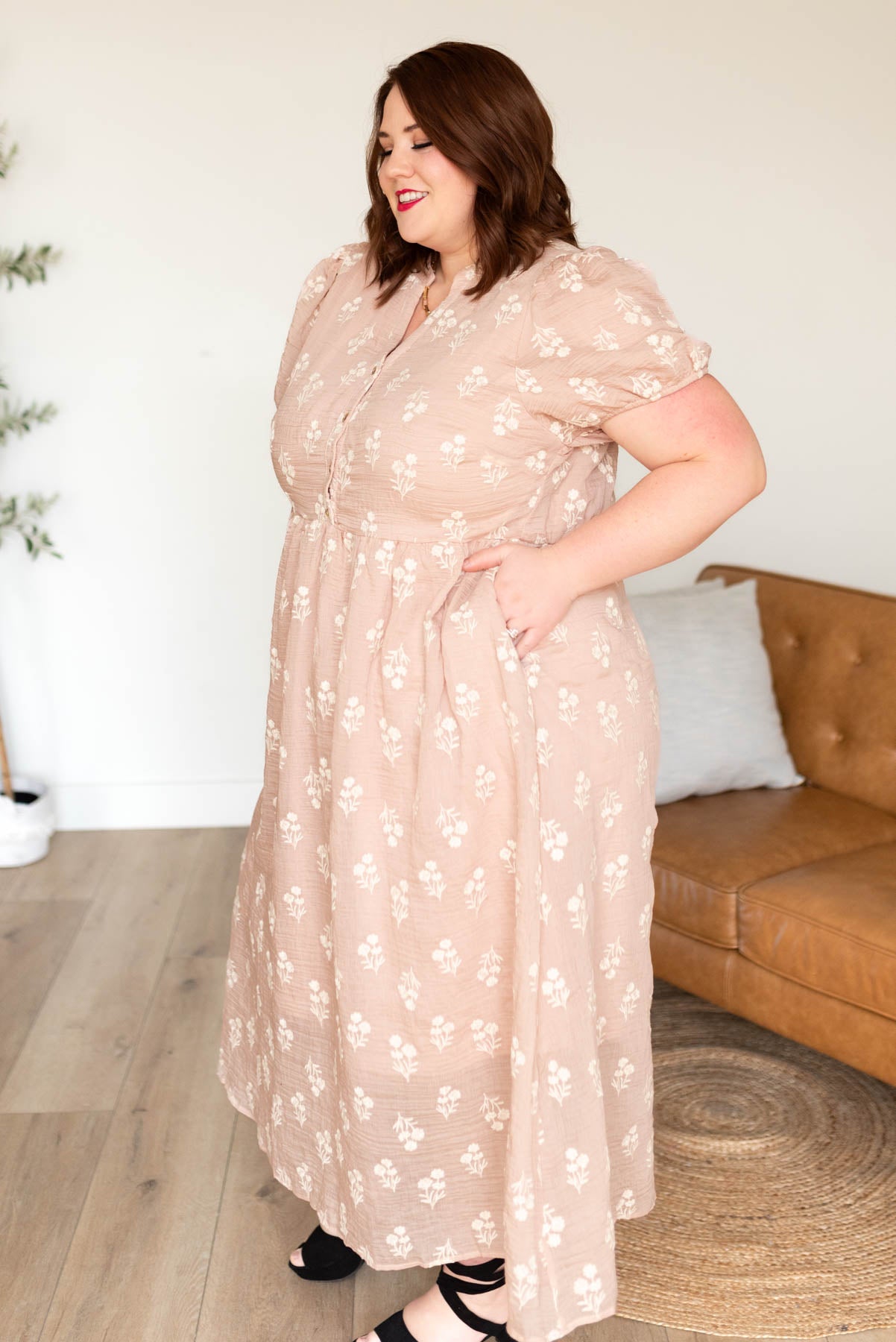 Side view of the plus size dusty pink floral dress with pockets