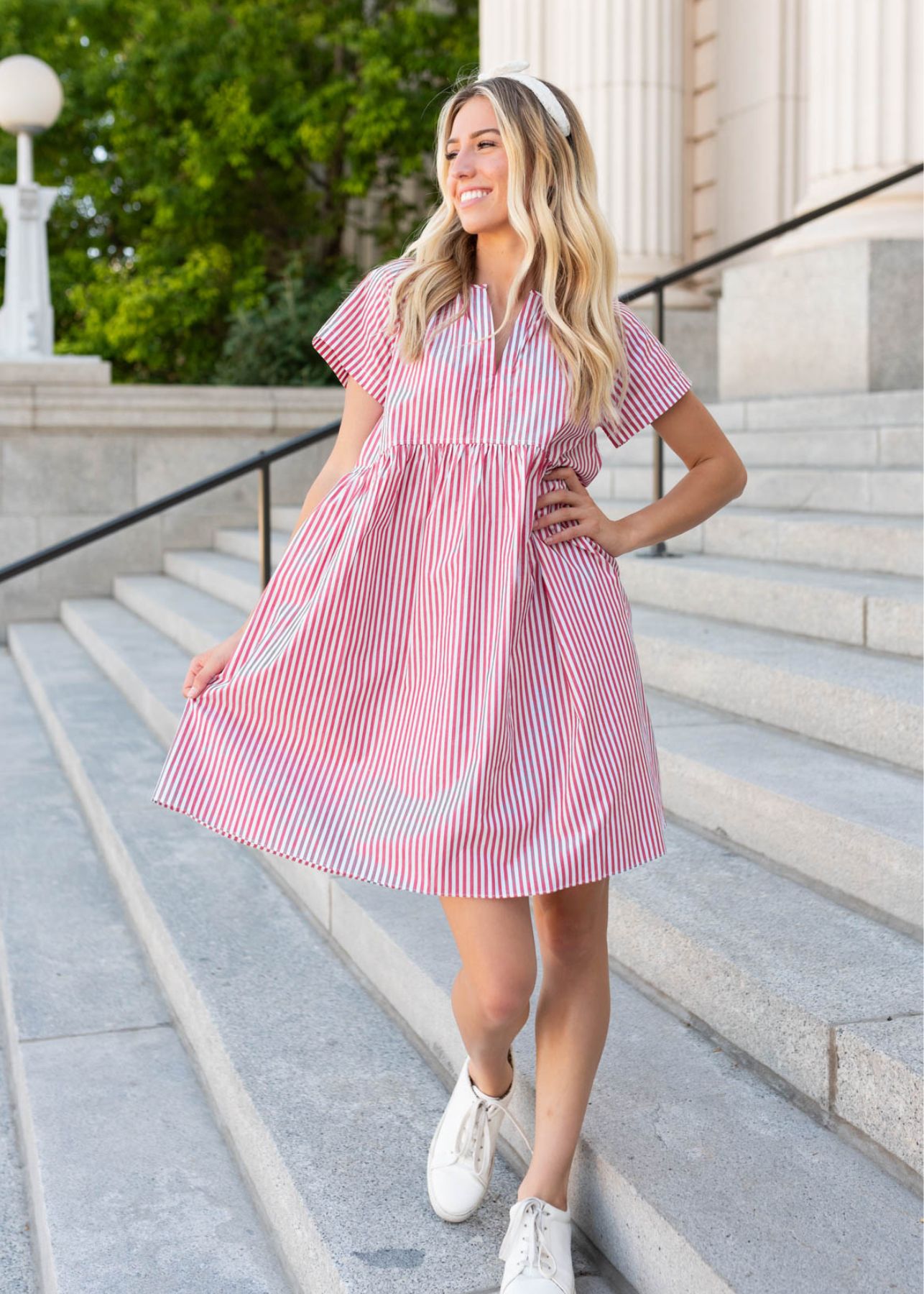 Red stirpe mini dress with short sleeves