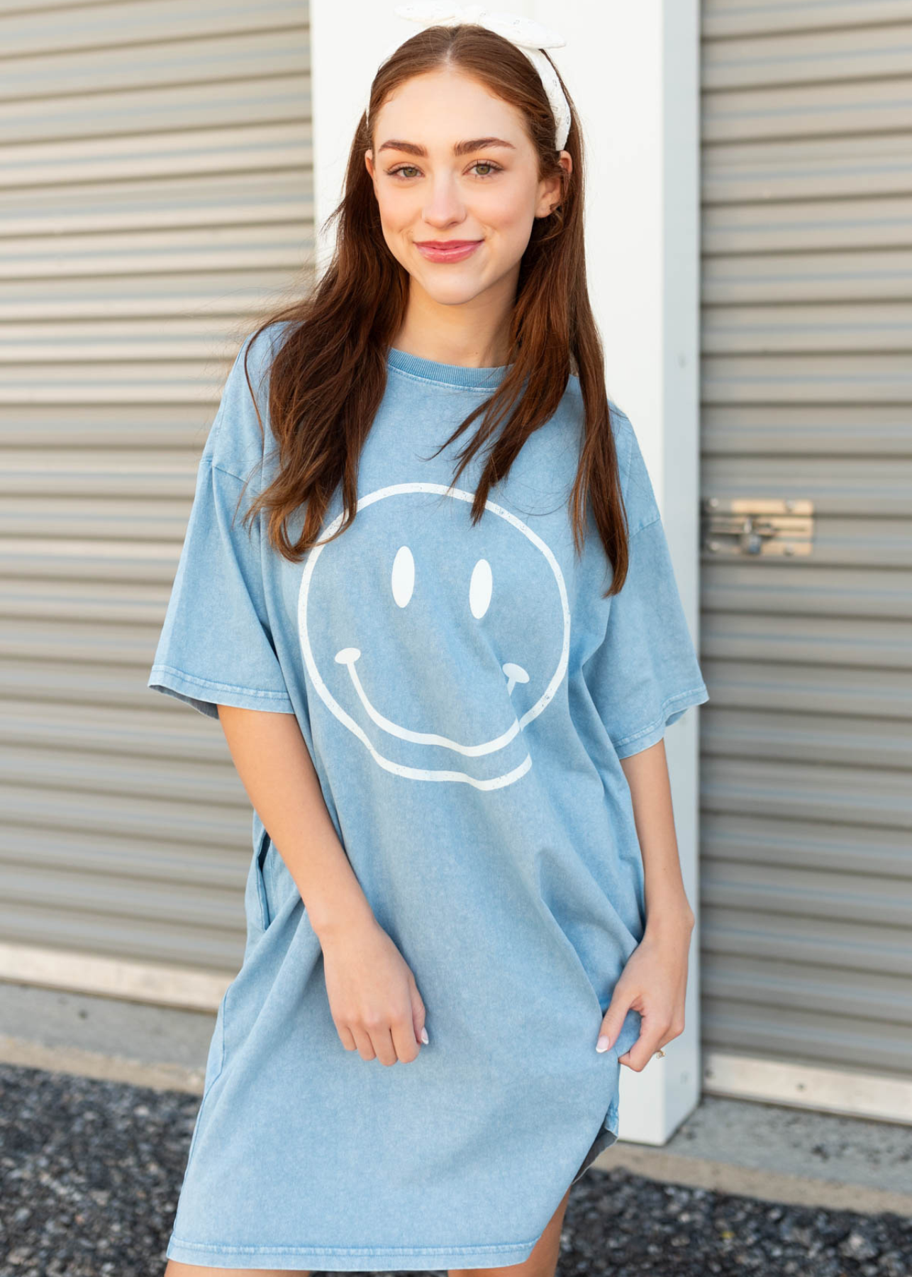 Drop sleeve blue smiley midid dress