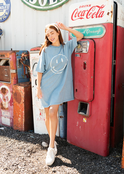 Short sleeve blue smiley midi dress