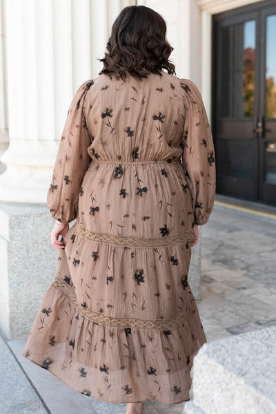 Back view of the plus size mocha floral tiered dress