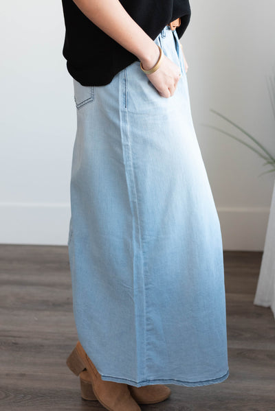 Side view of the light wash indigo denim skirt