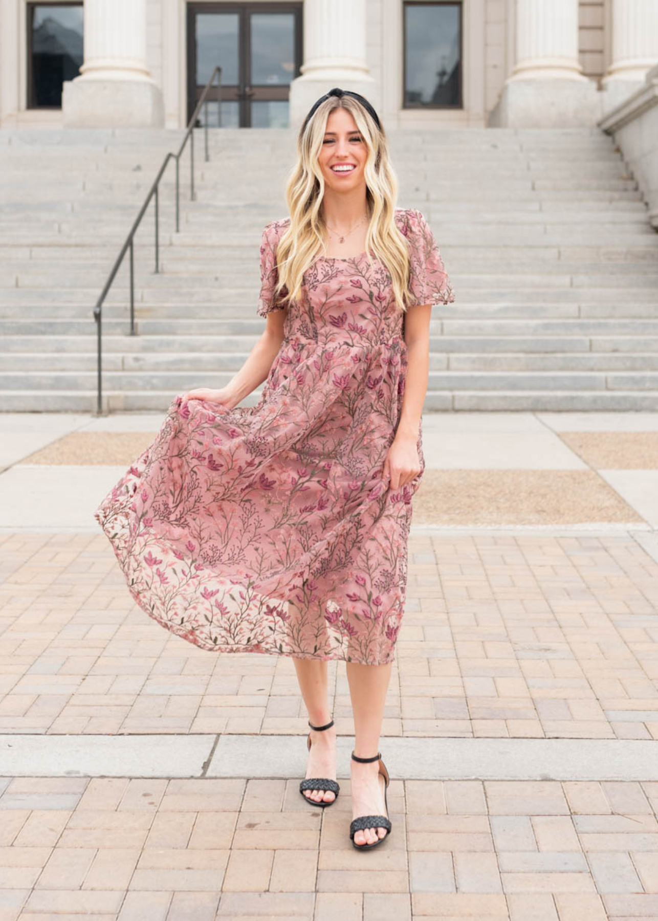 Antique pink embroidered dress with short sleeves