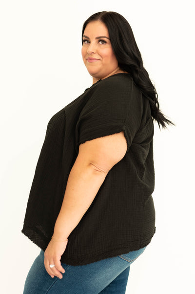 Plus size gauze top with pockets