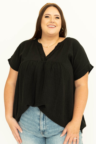 Plus size gauze black top with pockets