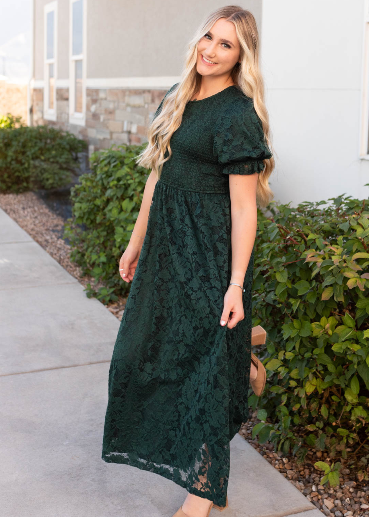 Emerald green lace dress with short sleeves