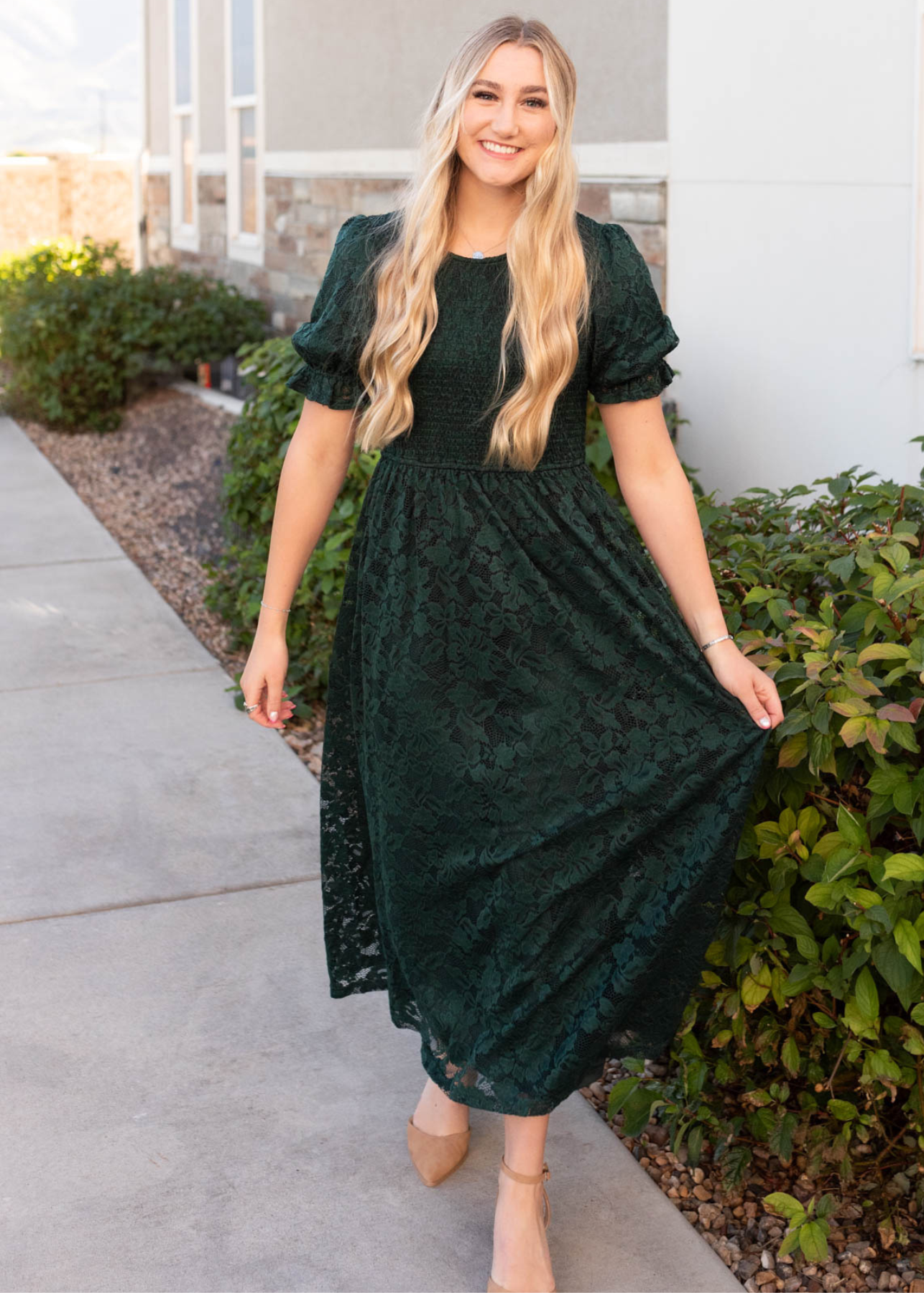 Short sleeve emerald green lace dress