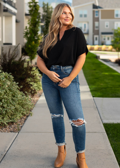 Short sleeve black top