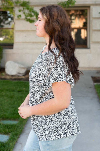 Side view of the  plus size black floral top